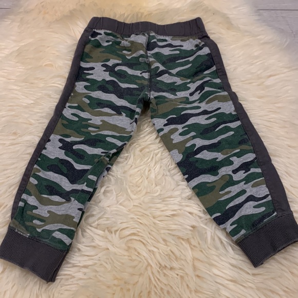 Carter’s Onsie T-Shirt in Gray and Matching Army Style Sweatpants in Green 24M - Picture 8 of 8